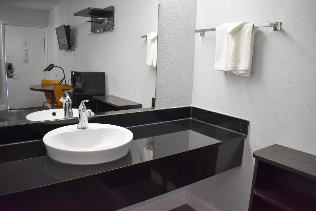 Motel 6 Columbus Oh - Osu North ภายนอก รูปภาพ